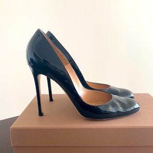 Gianvito Rossi heeled black pump